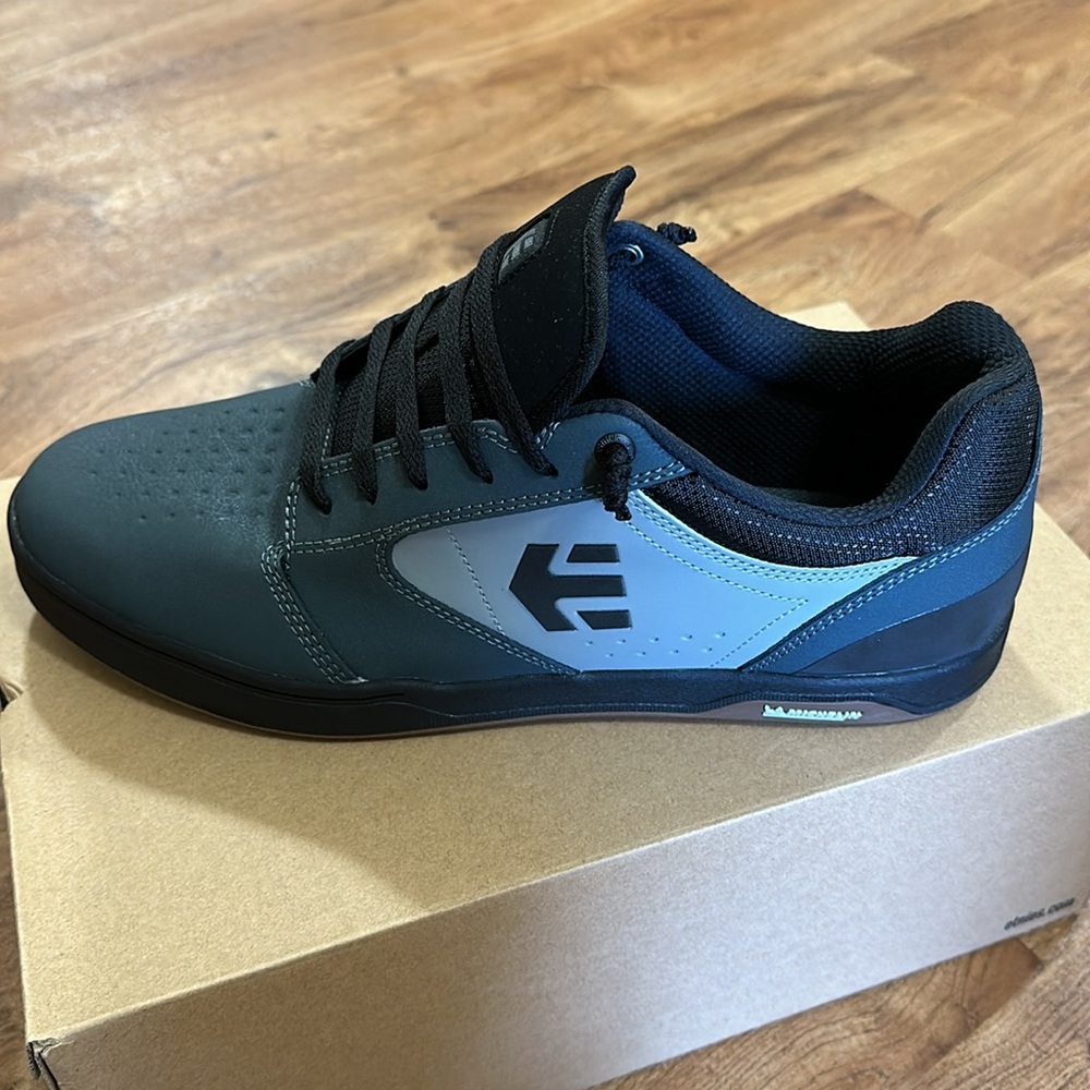 ETNIES - CAMBER CRANK. GREY/BLACK/GUM. SIZE 12 - BRAND NEW.